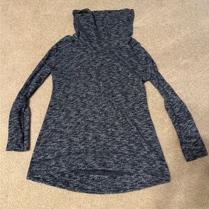 Loose turtleneck neck sweater/sweatshirt